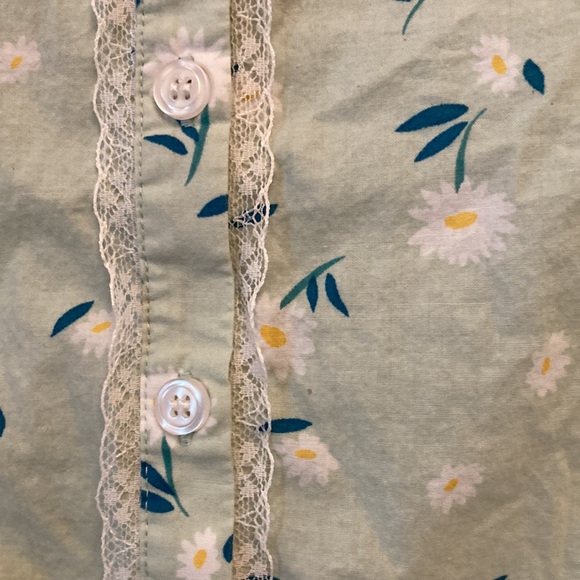 Cute ModCloth sleeveless blouse - Picture 3 of 5